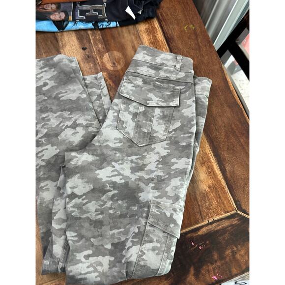 Spanx Women's Gray Camouflage Print Stretch Twill Cargo Jogger Pants Size Large - Picture 7 of 8